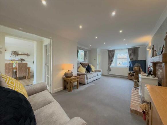 4 bed Semi-Detached for sale Image 4