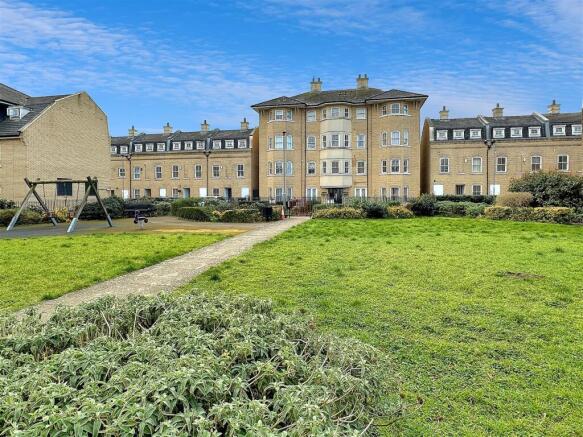 1-bed flat on St. Matthews Gardens, Cambridge, £225,000