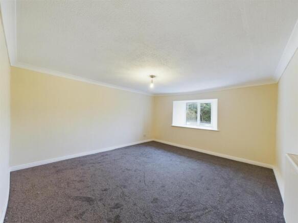 3 bed Semi-Detached to rent Image 9