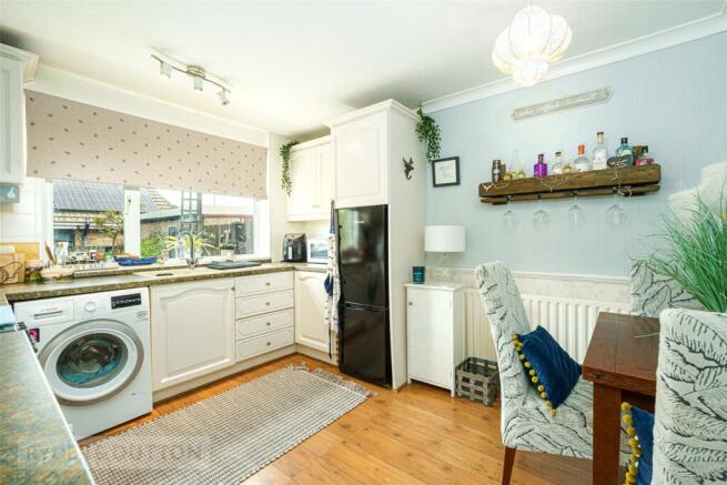 3 bed Semi-Detached for sale Image 5