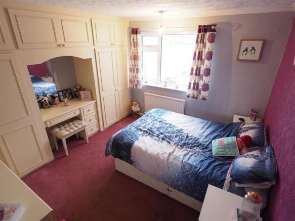 Master Bedroom 008