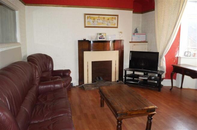 FRONT LOUNGE