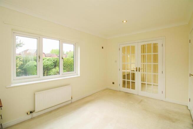 4 bed Detached for sale Image 8