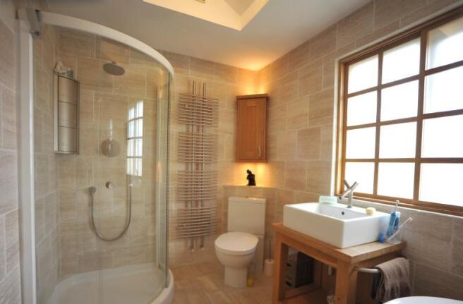 Family Bathroom 2
