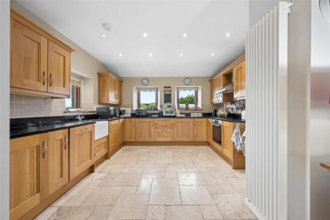 4 bed Detached for sale Image 9