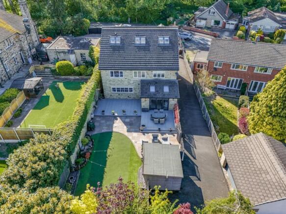5 bed Detached for sale in wakefield