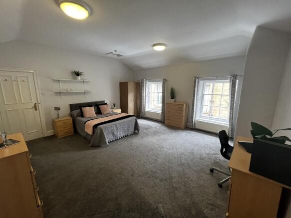 4 bed Terraced to rent Image 5