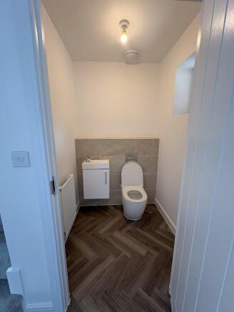 4 bed Detached for sale Image 3