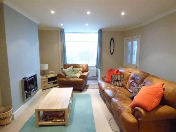 SPACIOUS LOUNGE