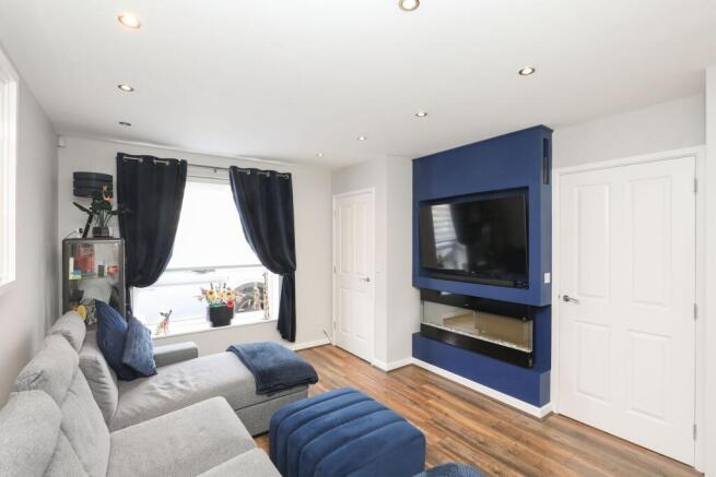4 bed Semi-Detached for sale Image 4