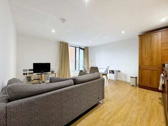 1 bed Apartment to rent Image 5