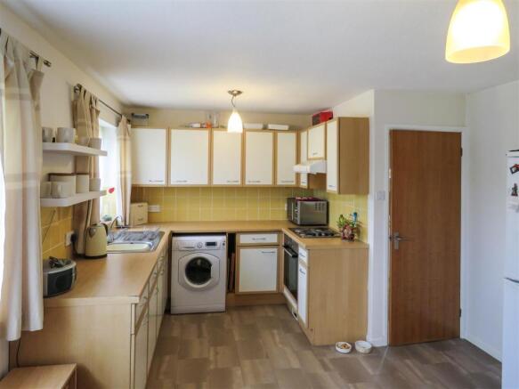 Kitchen 2.JPG