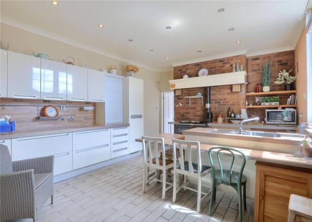 5 bed Terraced for sale Image 8