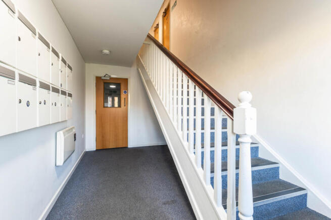 2 bed Flat for sale Image 12