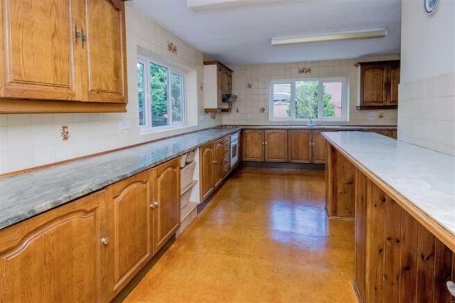 KITCHEN/BREAKFAST ROOM