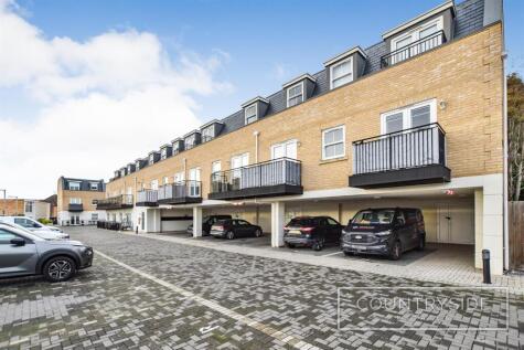 Halle Mews, Benfleet