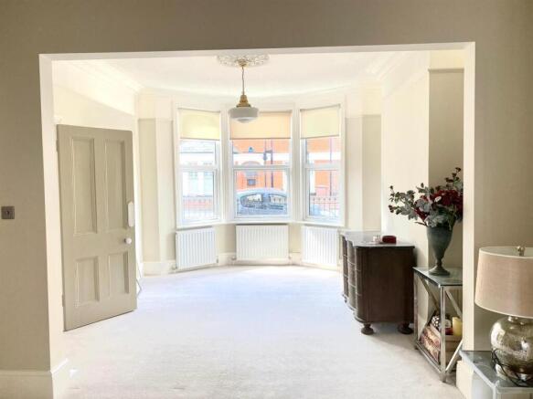 Sitting room 2.jpg