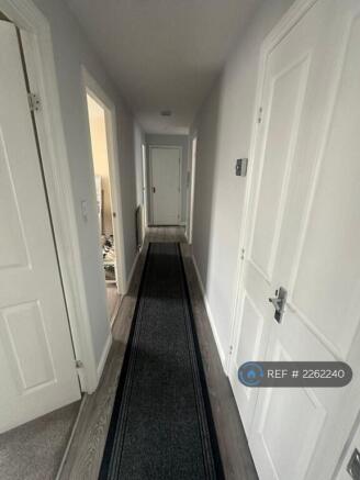 3 bed Flat to rent Image 4