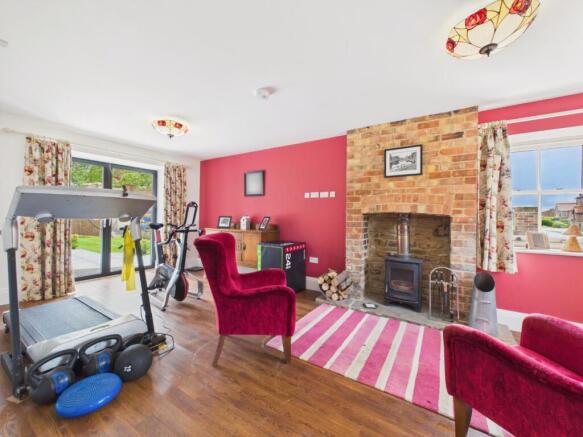 4 bed Detached for sale Image 8
