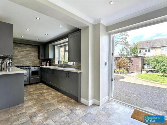 4 bed Semi-Detached for sale Image 4