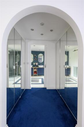 5 bed Semi-Detached to rent Image 9