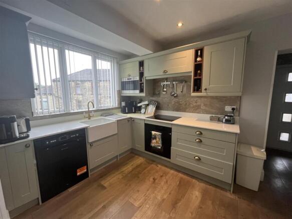 4 bed Semi-Detached for sale Image 5
