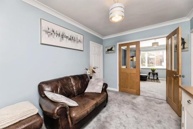 4 bed Detached for sale Image 10