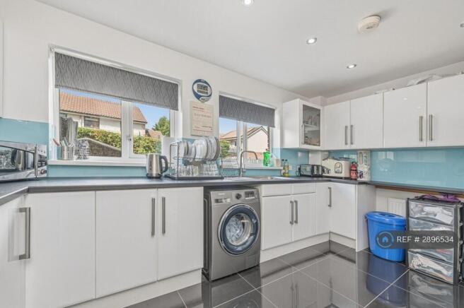 4 bed Detached to rent Image 7