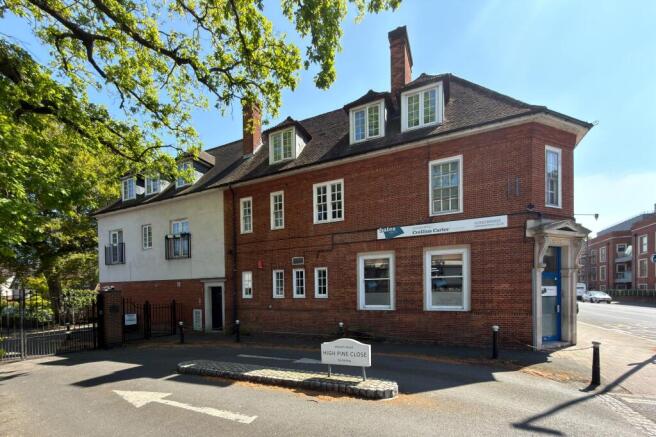 111 Queens Road, Weybridge, Surrey KT13 9UW