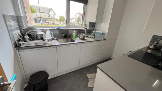 2 bed Apartment to rent Image 2