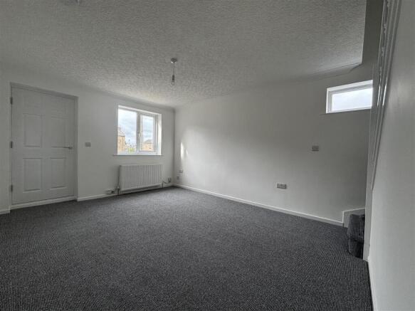 3 bed End of Terrace to rent Image 4