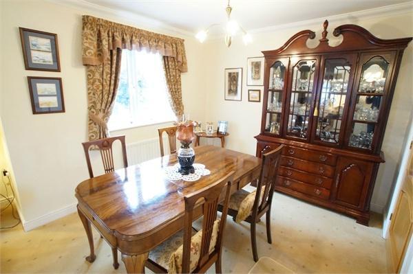 Open Plan Dining Lo