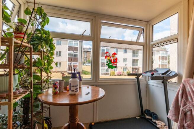 2 bed Flat for sale Image 5