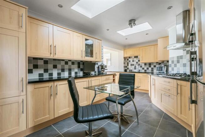 Kitchen 2.JPG