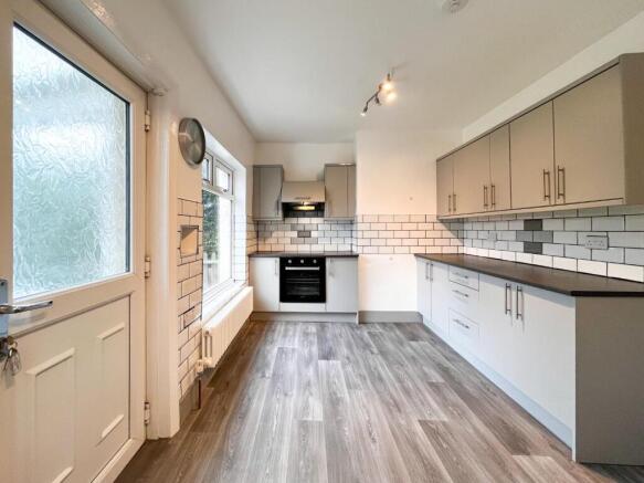 2 bed Semi-Detached to rent Image 4