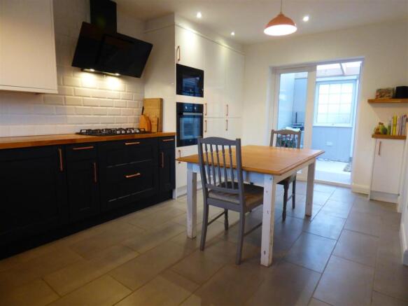 KITCHEN/BREAKFAST ROOM