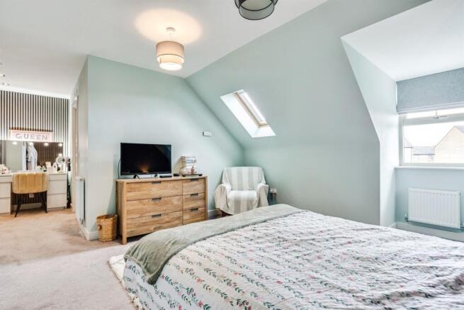 5 bed Detached for sale Image 10