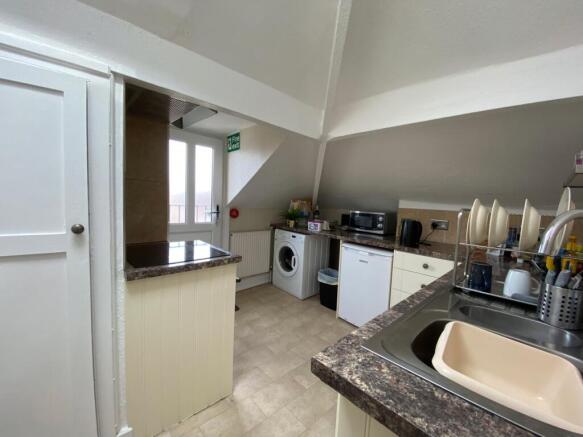 6 bed House for sale Image 12