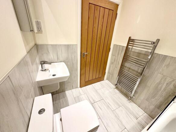 1 bed Apartment to rent Image 6
