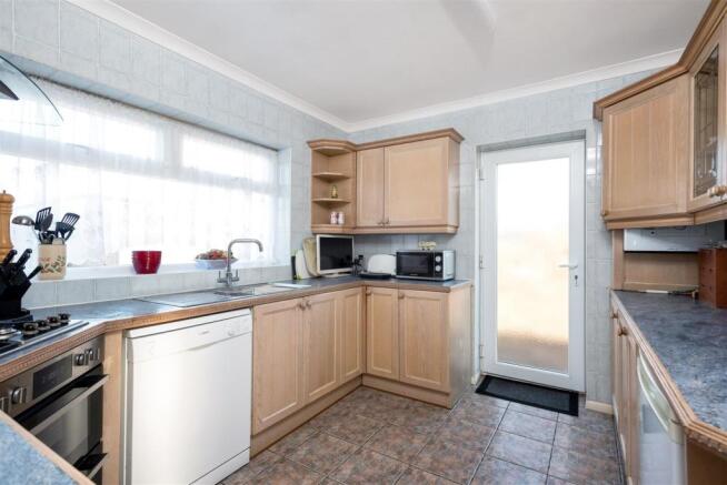 kitchen (other angle).jpeg