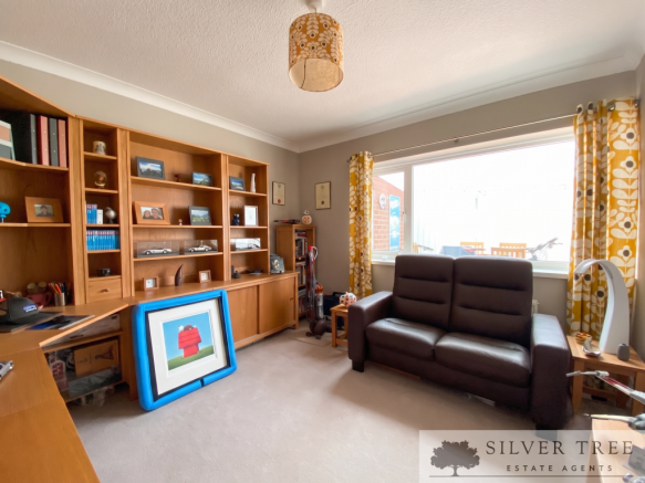 2 bed Semi-Detached Bungalow for sale Image 10