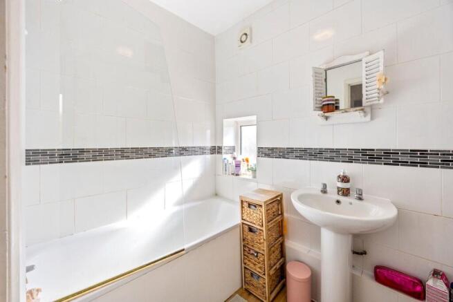 Shelldale Road 56 BATHROOM.jpeg