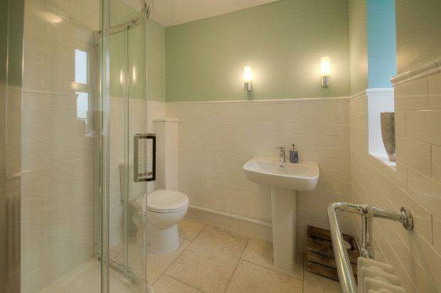 Shower/Cloakroom