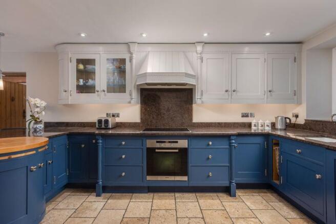 4 bed Detached for sale Image 6