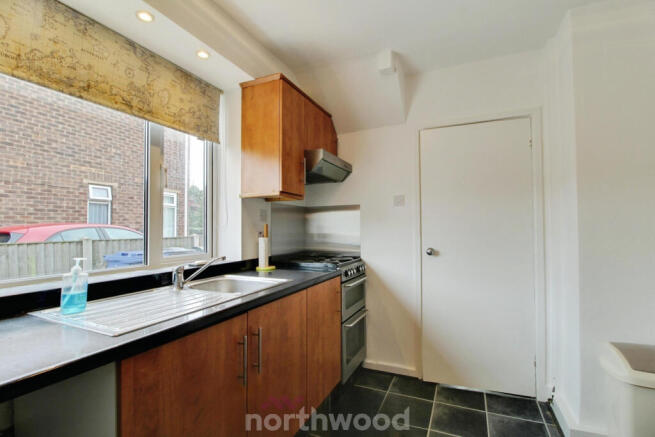 3 bed Semi-Detached to rent Image 3