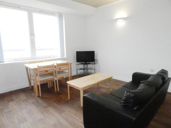 Studio to rent Image 7