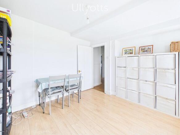 5 bed Detached for sale Image 7