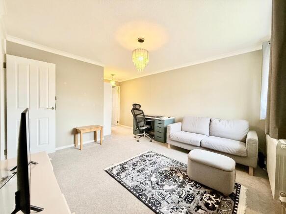 Enderby Road, Warden Hills, Luton, Bedfordshire, LU3 2HQ photo 4