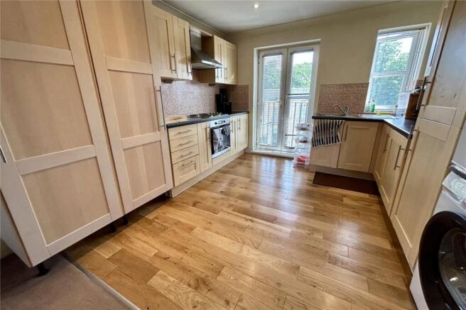 2 bed Apartment for sale Image 4