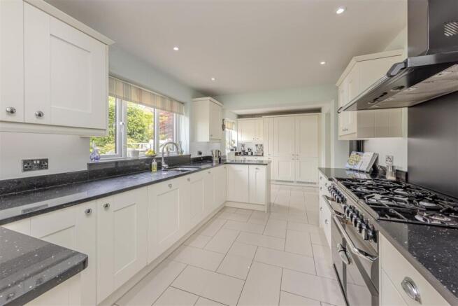 Glebe Court, Cheadle, Staffordshire, ST10 1XU photo 5